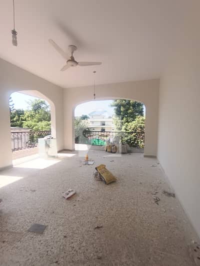 ایف ۔ 10 اسلام آباد میں 5 کمروں کا 1 کنال مکان 4.5 لاکھ میں کرایہ پر دستیاب ہے۔