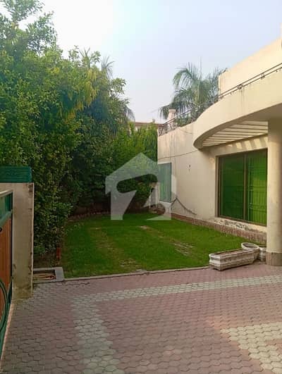 ڈی ایچ اے فیز 2 ڈی ایچ اے ڈیفینس,لاہور میں 5 کمروں کا 1 کنال مکان 2.3 لاکھ میں کرایہ پر دستیاب ہے۔