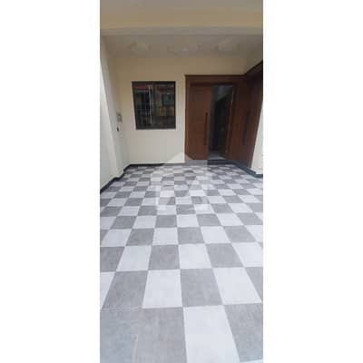 جی ۔ 13 اسلام آباد میں 4 کمروں کا 4 مرلہ مکان 4.3 کروڑ میں برائے فروخت۔