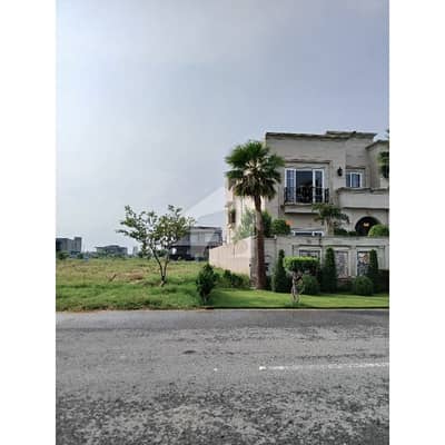 1 Kanal Premium Residence, Back Of 70 feet Road Close To Park And Mosque Plot For Sale