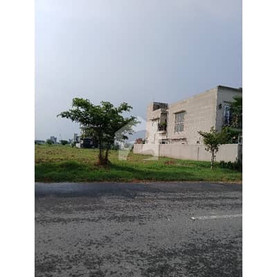 1 Kanal Prime Location Plot On Main 150fet Road, Back Of Raya Golf Course