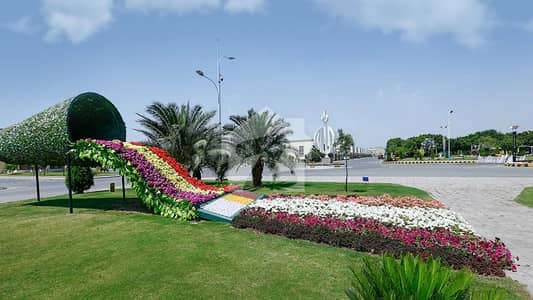 Bahria Orchard lahore Phase1,(LDA Approved) Northern Block 20 Marla plot On 200ft wide Road GAS AVAILABLE.