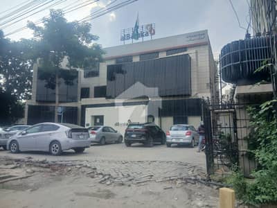 گلبرگ لاہور میں 4 کنال Studio عمارت 17.5 ارب میں برائے فروخت۔
