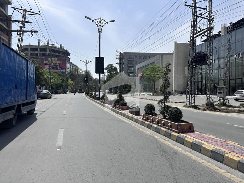 ایم ایم عالم روڈ گلبرگ,لاہور میں 1 کنال Studio دفتر 15.5 لاکھ میں کرایہ پر دستیاب ہے۔ ایم ایم عالم روڈ گلبرگ,لاہور میں 1 کنال Studio دفتر 15.5 لاکھ میں کرایہ پر دستیاب ہے۔