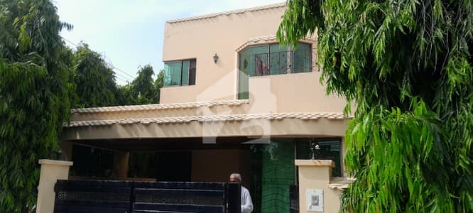 Mian Brother's Property Offer DHA Pheas 4 10Marla House For Rent Duble Unit 4Bed Room Attached Bath Duble TV Lounge Duble Kitchen Drawing Room Dining Room Store Huge Lown Servent Quarter Servent Quarter Bath 2Car Parking