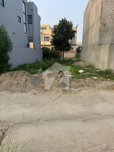 ڈی ایچ اے 9 ٹاؤن ۔ بلاک سی ڈی ایچ اے 9 ٹاؤن,ڈیفنس (ڈی ایچ اے),لاہور میں 5 مرلہ رہائشی پلاٹ 1.75 کروڑ میں برائے فروخت۔ ڈی ایچ اے 9 ٹاؤن ۔ بلاک سی ڈی ایچ اے 9 ٹاؤن,ڈیفنس (ڈی ایچ اے),لاہور میں 5 مرلہ رہائشی پلاٹ 1.75 کروڑ میں برائے فروخت۔