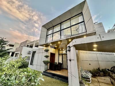 Slightly Used Designer Modern Single Unit Mansion Slightly Used Designer Modern Single Unit Mansion