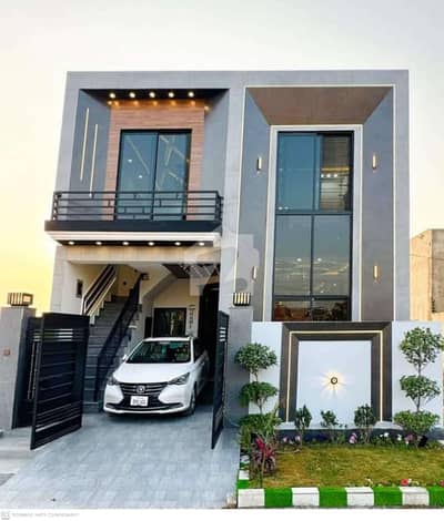 5 MARLA BRAND NEW LUXURY HOUSE FOR RENT.