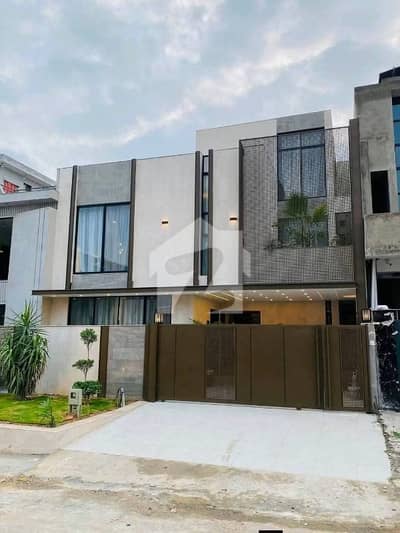 10 Marla Luxury House For Sale