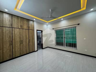 بحریہ ٹاؤن فیز 5 بحریہ ٹاؤن راولپنڈی,راولپنڈی میں 3 کمروں کا 1 کنال بالائی پورشن 1.0 لاکھ میں کرایہ پر دستیاب ہے۔ بحریہ ٹاؤن فیز 5 بحریہ ٹاؤن راولپنڈی,راولپنڈی میں 3 کمروں کا 1 کنال بالائی پورشن 1.0 لاکھ میں کرایہ پر دستیاب ہے۔
