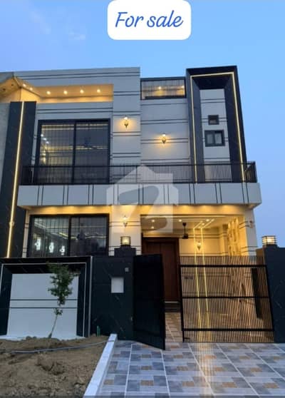 سٹی ہاؤسنگ سکیم جہلم میں 4 کمروں کا 5 مرلہ مکان 2.0 کروڑ میں برائے فروخت۔