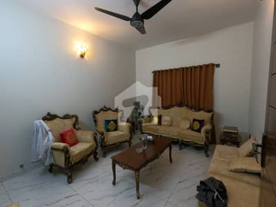 A Prime Location Upper Portion Of 400 Square Yards In Federal B Area - Block 6