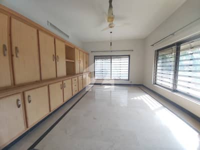 1 Kanal Upper Portion In Neat Condition With Solar System