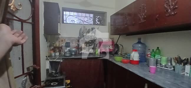سلامت پورہ لاہور میں 6 کمروں کا 5 مرلہ مکان 1.8 کروڑ میں برائے فروخت۔