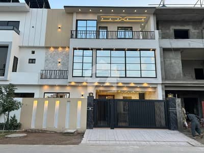 10 MARLA HOUSE AVAILABLE FOR RENT