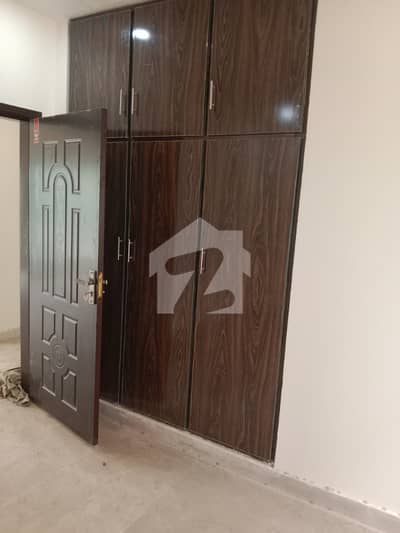 10 MARLA SECOND FLOOR FOR RENT WITH GAS
