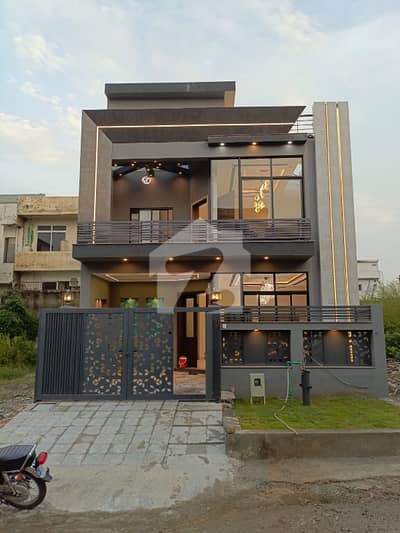 ڈی ۔ 12 اسلام آباد میں 3 کمروں کا 4 مرلہ مکان 5.4 کروڑ میں برائے فروخت۔