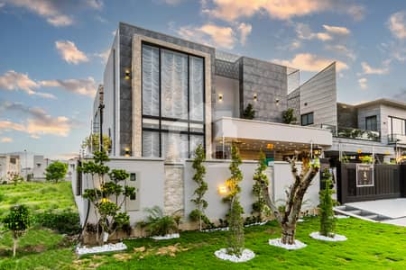 WELL MAINTAINED 1 KANAL FULLY RENOVATED SUPER HOT LOCATED BUNGALOW IS AVAILABLE IN THE BEST BLOCK OF DHA PHASE 5 LAHORE.