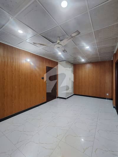 پی ڈبلیو ڈی روڈ اسلام آباد میں 4 مرلہ Studio دفتر 60.0 ہزار میں کرایہ پر دستیاب ہے۔