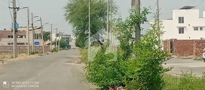 IMMEDIATE BACK SIDE OF 60' ROAD PLOT IS FOR SALE