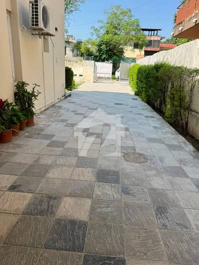SEPERATE GATE UPPER PORTION FOR RENT IN F-7
