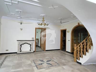ایف ۔ 7 اسلام آباد میں 5 کمروں کا 1 کنال مکان 35.0 کروڑ میں برائے فروخت۔