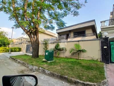 ایف ۔ 6/1 ایف ۔ 6,اسلام آباد میں 7 کمروں کا 1 کنال مکان 37.0 کروڑ میں برائے فروخت۔