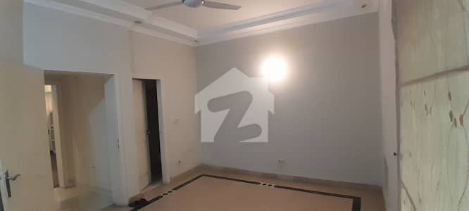 WELL MAINTAINED DOUBLE UNIT 10 MARLA FULL HOUSE AVAILABLE FOR RENT