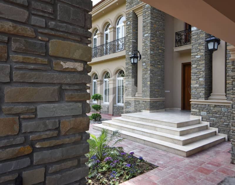 Luxury Living Margalla Road F-7 Islamabad Luxury Living Margalla Road F-7 Islamabad