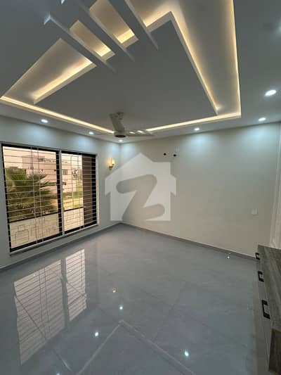 10 Marla Brand New House For Sale In Paragon City Prime Location