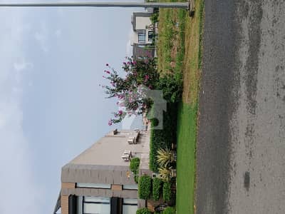 2kanal Premium Residential Living Environment Plot, Close To Raya Golf Course, Meeting Possible With Owner