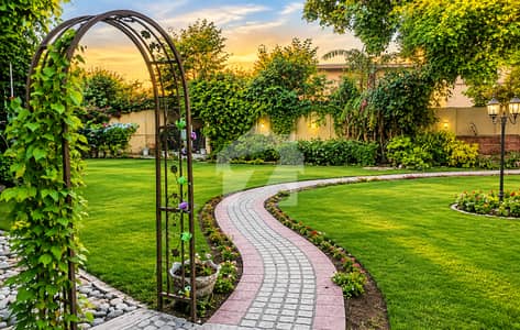 Main Margalla Road Old 4 Kanal House is for SALE
