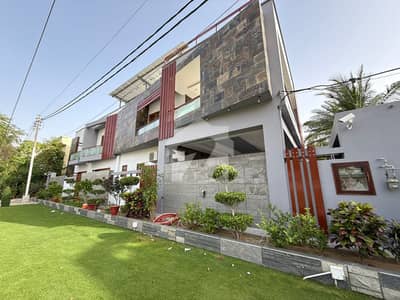 CORNER OWNER BUILT HOUSE LIKE BRAND NEW