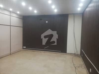 ڈی ایچ اے فیز 5 ڈی ایچ اے ڈیفینس,لاہور میں 4 مرلہ Studio دفتر 85.0 ہزار میں کرایہ پر دستیاب ہے۔