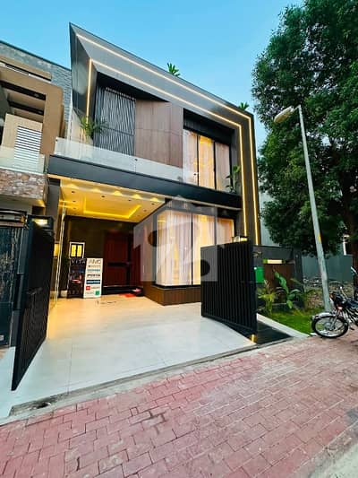 Like city 10 Marla House Available for sale Like city 10 Marla House Available for sale
