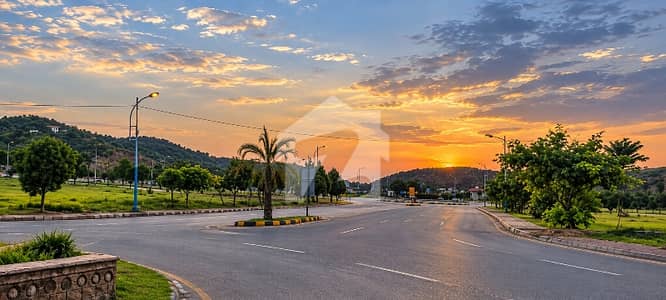 DHA Phase 3 Sector E | 1 Kanal Premium Developed Plot