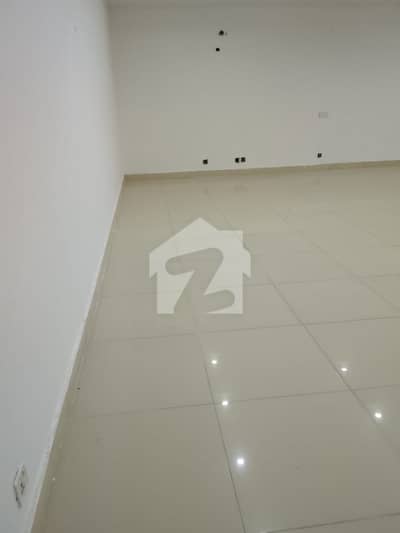 ڈی ایچ اے فیز 5 - بلاک بی ڈی ایچ اے فیز 5,ڈی ایچ اے ڈیفینس,لاہور میں 8 مرلہ Studio دفتر 1.4 لاکھ میں کرایہ پر دستیاب ہے۔
