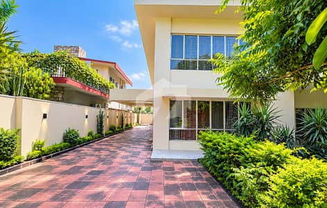 50X90 Standard Size Back Open Old House is for SALE