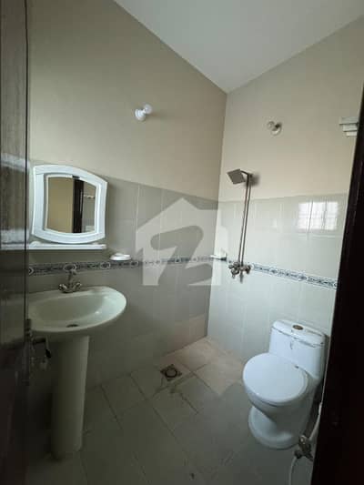 2 BED ROOM HOUSE FOR BACHLORS
