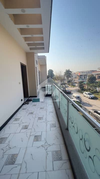 I-8/4 3 Bedroom Attached Bathroom Drawing Room TV Lounge Daining Room Kitchen Separate Meter'S Close To Markaz Park Masjid And Market. Orignal Pics Are Attached. Floor Is Non Furnished