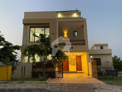 5 MARLA BRAND NEW DESIGNER HOUSE FOR SALE.