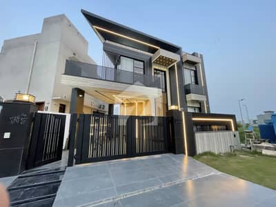 BEAUTIFUL MODERN DESIGN HOUSE FOR SALE   Contemporary Architecture  Luxury Interior & Finishing  Spacious & Bright Living Areas  Modern Kitchen & Bedrooms  Excellent Location  Ready for Living   For Details & Visit: Awais Malik Alhaq Associates