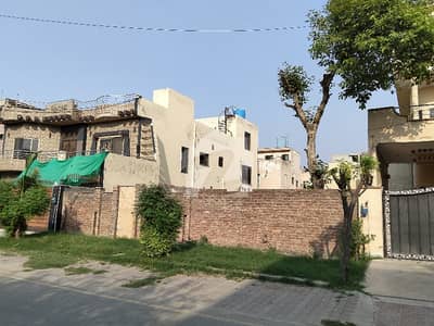 پی سی ایس آئی آر سٹاف کالونی - بلاک سی پی سی ایس آئی آر سٹاف کالونی,لاہور میں 16 مرلہ رہائشی پلاٹ 2.8 کروڑ میں برائے فروخت۔