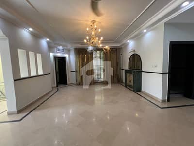 D H A Lahore 1 kanal owner Build Design House with 100% original pics Available For Rent