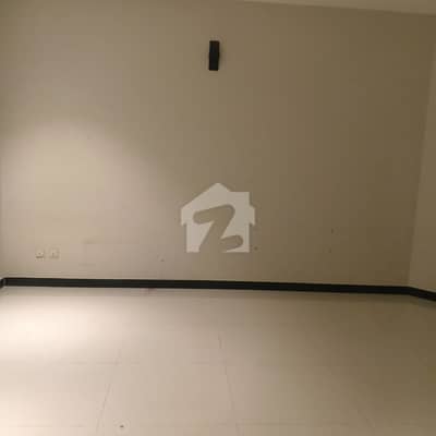 I-8/4 KANAL BASEMENT 3 BED 4 BATH CAR PARKING WATER BORING 250K