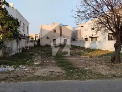 ڈی ایچ اے فیز 6 - بلاک سی ڈی ایچ اے فیز 6,ڈی ایچ اے ڈیفینس,لاہور میں 1 کنال رہائشی پلاٹ 6.4 کروڑ میں برائے فروخت۔