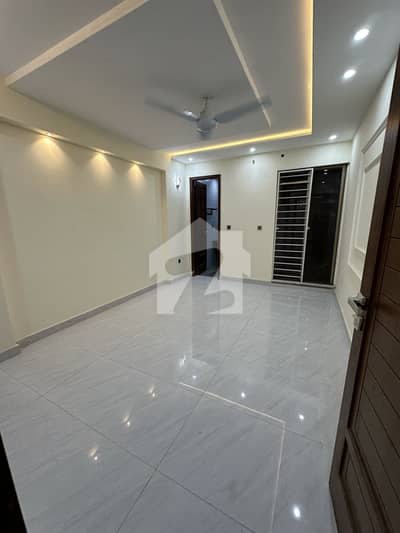 10 Marla House For Rent Ground Lock First Or Second Floor 6 Bedroom 6 Washroom Big Car Parking Best Location Lda Avenue  almost final145