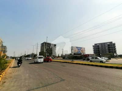کالج روڈ لاہور میں 3 کنال کمرشل پلاٹ 27.0 کروڑ میں برائے فروخت۔