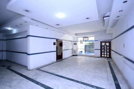 گلبرگ لاہور میں 10 کنال Studio دفتر 50.0 لاکھ میں کرایہ پر دستیاب ہے۔