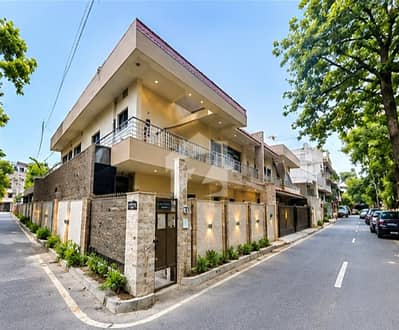 جیل روڈ لاہور میں 1 کنال Studio عمارت 18.5 کروڑ میں برائے فروخت۔